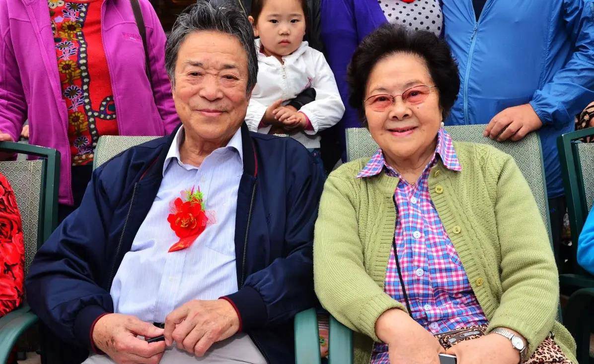 歌唱家李光羲去世,与妻子风雨65年有笑有泪,三个女儿皆人中龙凤_王