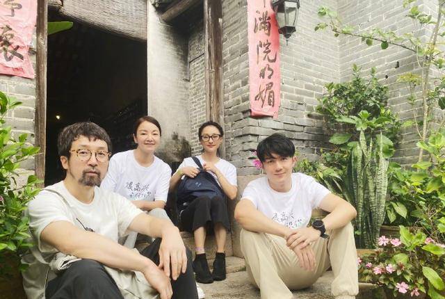 阿雅发圈"再见!