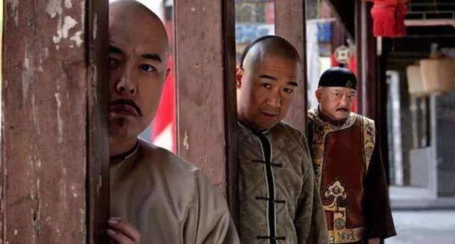 小时候觉得张国立演纪晓岚演得好,长大后发现王刚演和珅才是真正的传