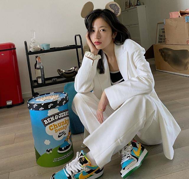 冰淇淋dunksb明星人手一双,但冠希晒出的新aj,有钱