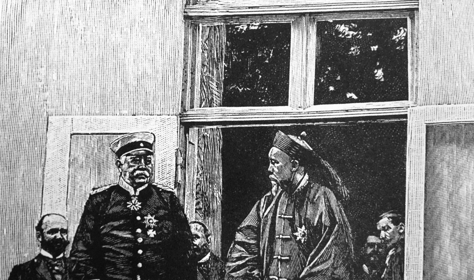 原创1958年晚清名臣李鸿章的尸骨被挂在拖拉机后示众尸骨散尽
