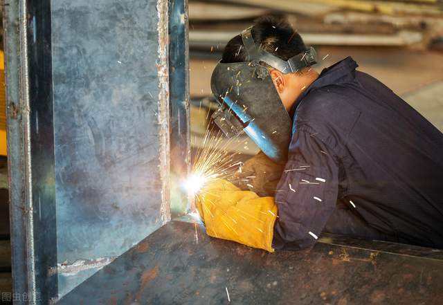 电焊工怎么找活鱼泡网工地急需电焊工多名可日结