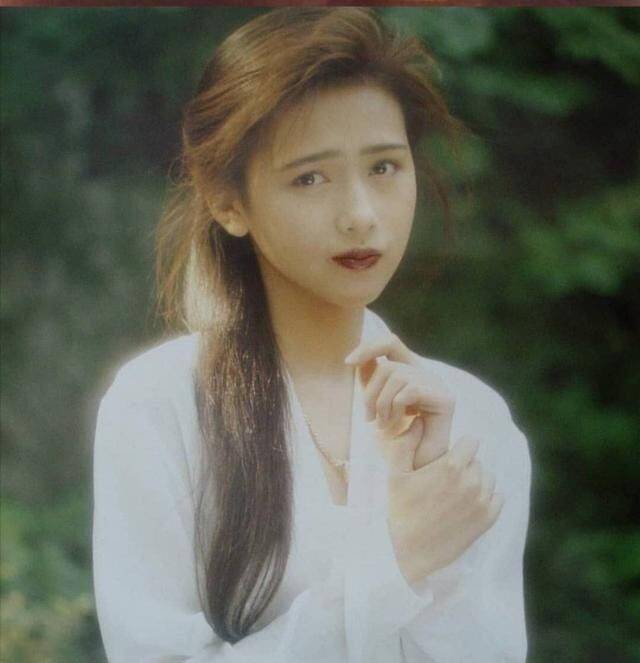 原创看了工藤静香80年代的穿搭突然明白时尚是个轮回也不分年龄