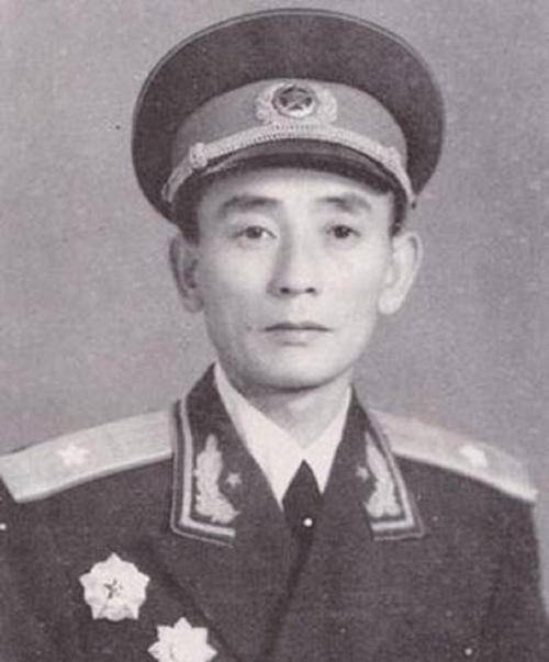 副军长兼参谋长贺敏学【贺子珍之兄,副政委无,政治部主任仲曦东(少)