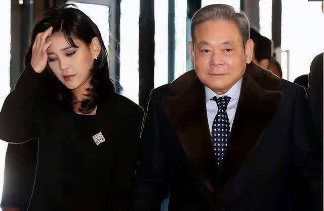 三星长公主太惊艳了下嫁保镖老公西装打扮气质不输明星