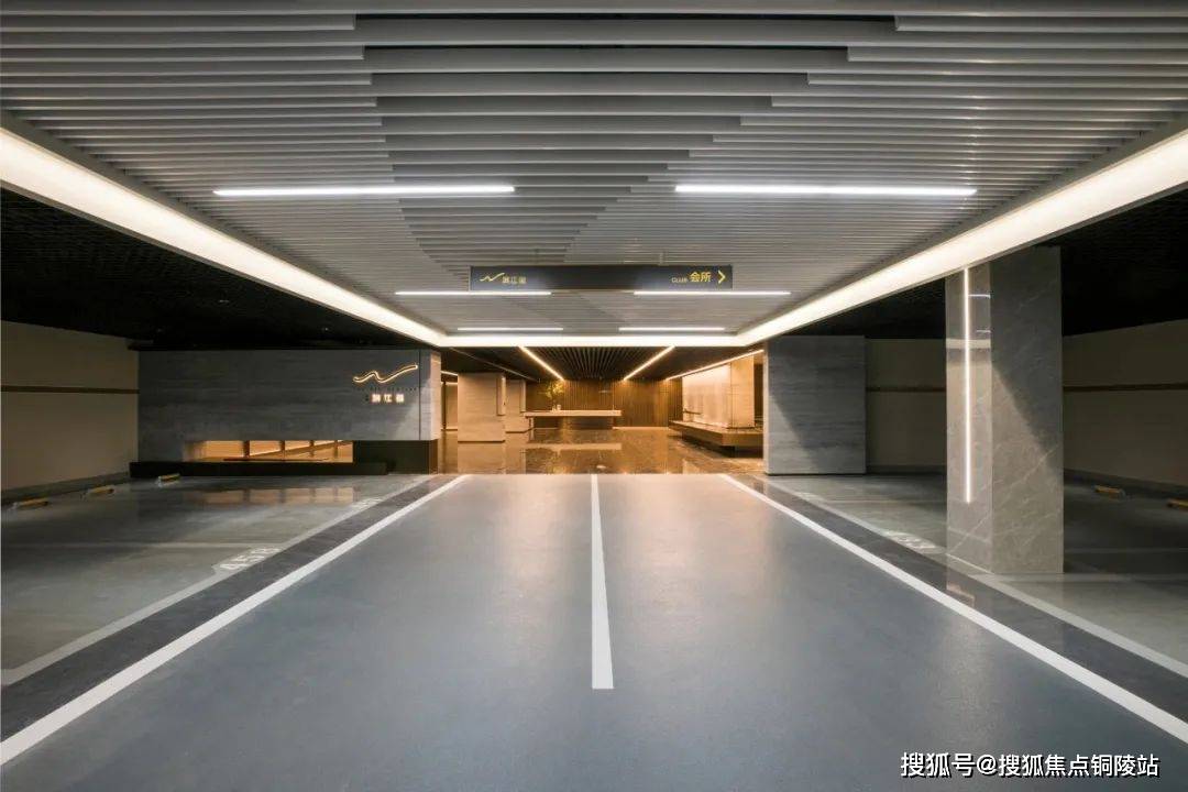 在这样的车库中停车,仿佛步入五星级酒店寻找专属vip房间