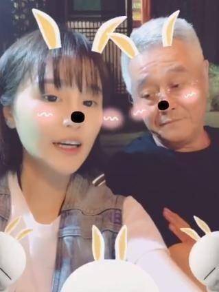 原创
            赵本山女儿晒大钻戒，已经答应男 