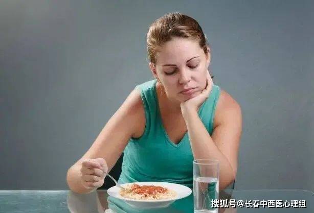 1所以对于食欲不振或者出现进食困难的人士，应该了解自己毫无食欲的原因