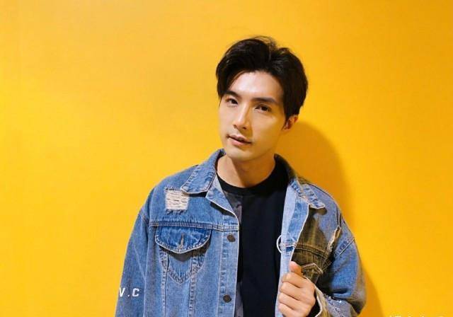 原创查美乐韩以烈9年后重聚，韩以烈依旧英俊潇洒，美乐却变成网红脸