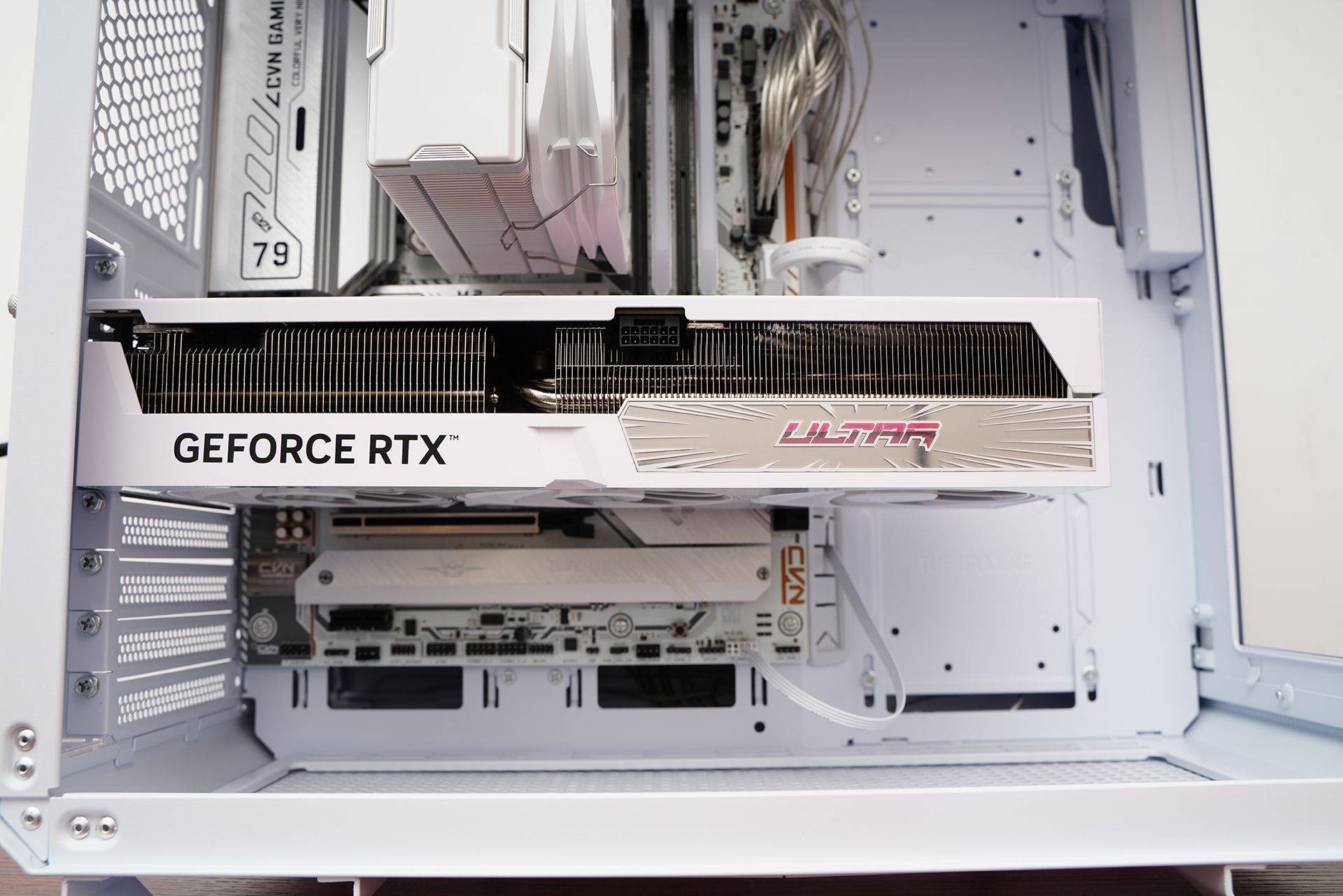 RTX3090Ti⼿ iGame RTX 4070 Ti׷