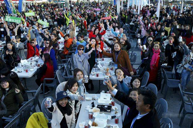 “韩国把财神爷往外推”！中国旅客在泰国像明星，在韩国却像功犯