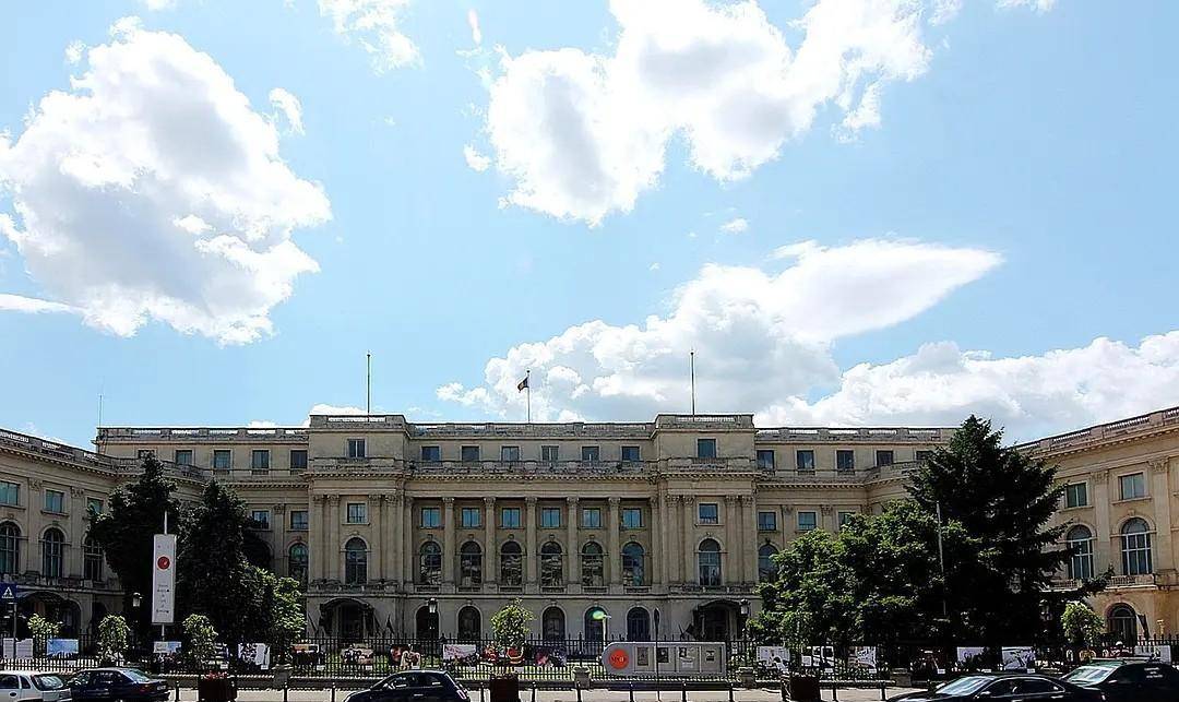 �뺷����־-�������׵Ŀ�֦ɢҶ��ʿ�߱�ϵ��ѡ��