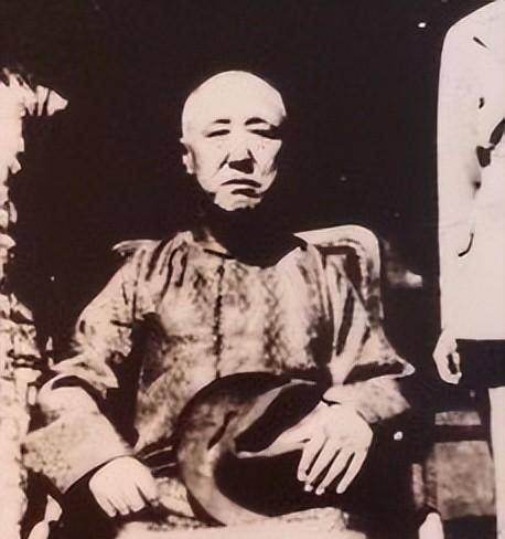 1950年，清朝最初一位摄政王出卖王府，代价为九十万斤小米