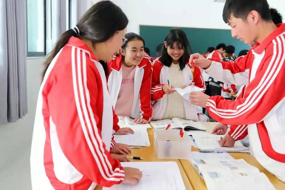 云南省的“王牌”高中，位于普通县城，一本升学率超过80%