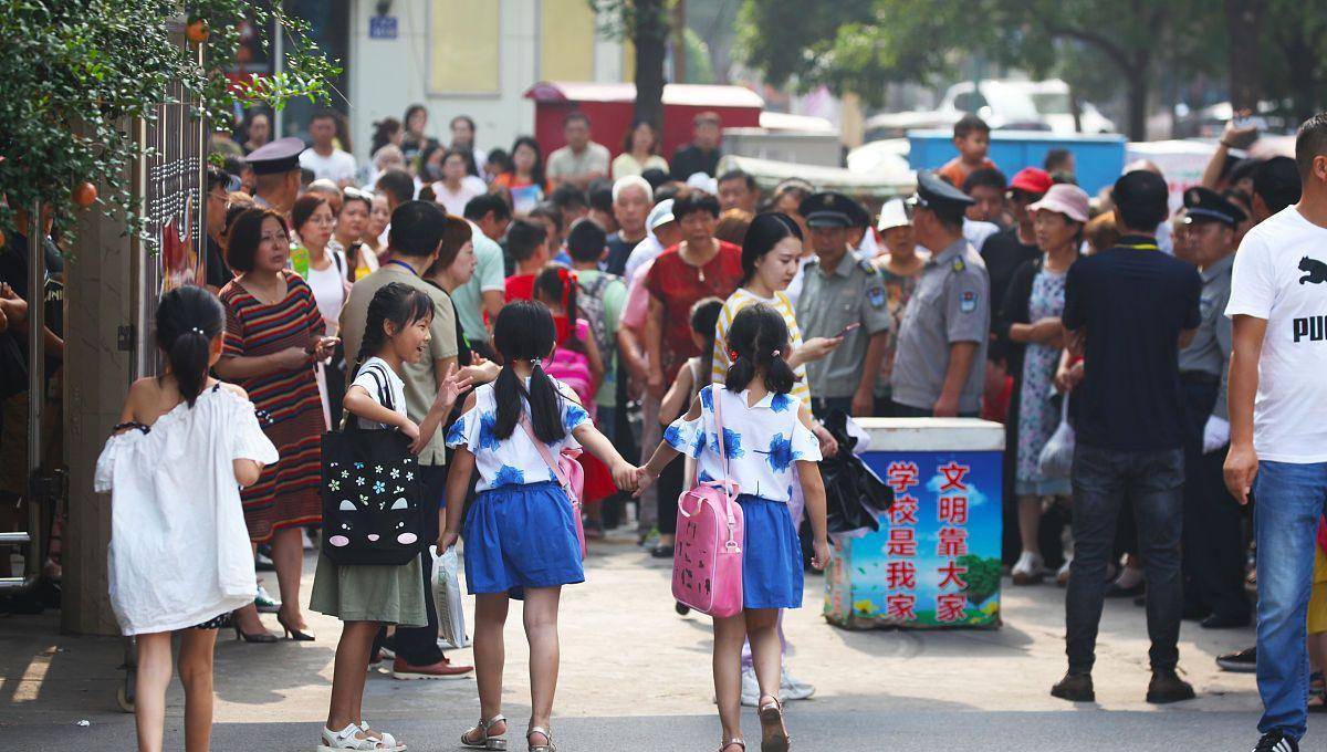 11省市原定开学时间重新调整，统一推迟开学，家长表示理解