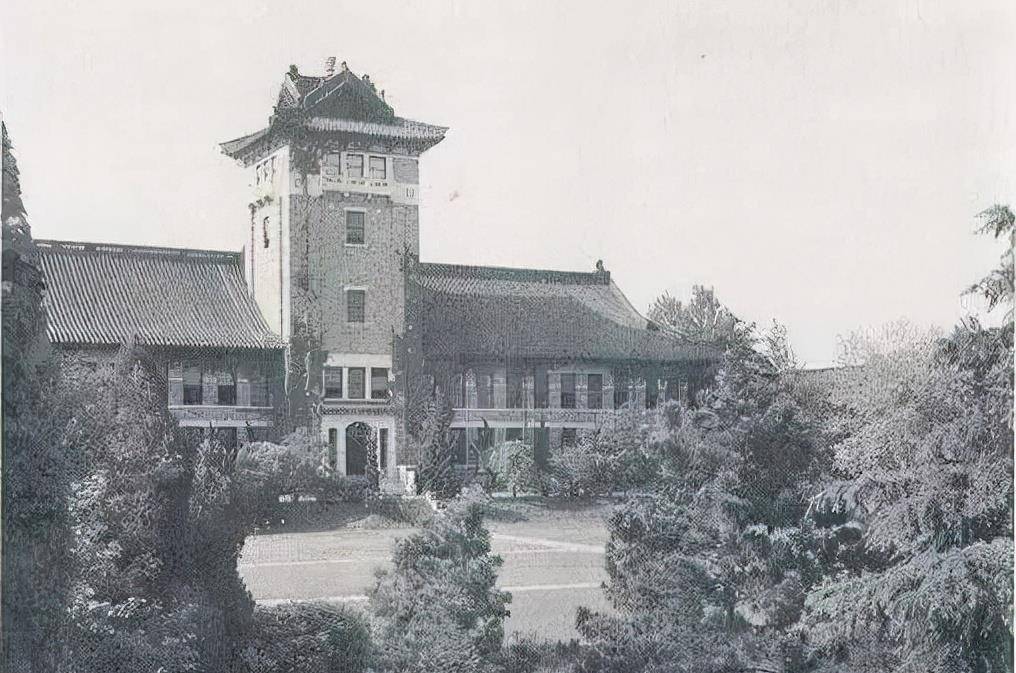 1955年，上海一女间谍被捕，实在身份曝光引颤动：她是个汉子