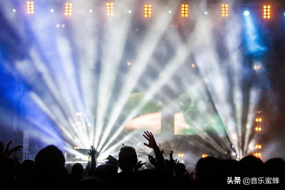 原创西城男孩出镜演唱超2000万人观看！线上演唱会为何这么火？