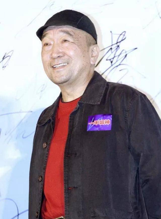 73岁李保田与儿子近照曝光，凭刘罗锅、喜来乐大火，儿子也是演员