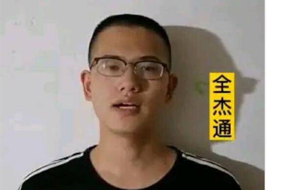 还记得“楼顶蹭网”的高三学生吗？成就出来被全网赞，寒门贵子