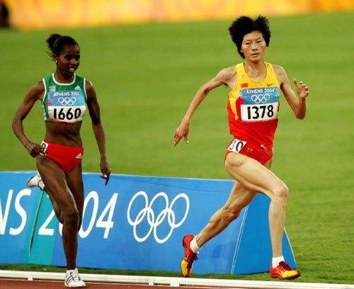 �й��ϻ�����һ���˵������£�Ϊ�й��Ӷ��µ�һö���װ��� ...