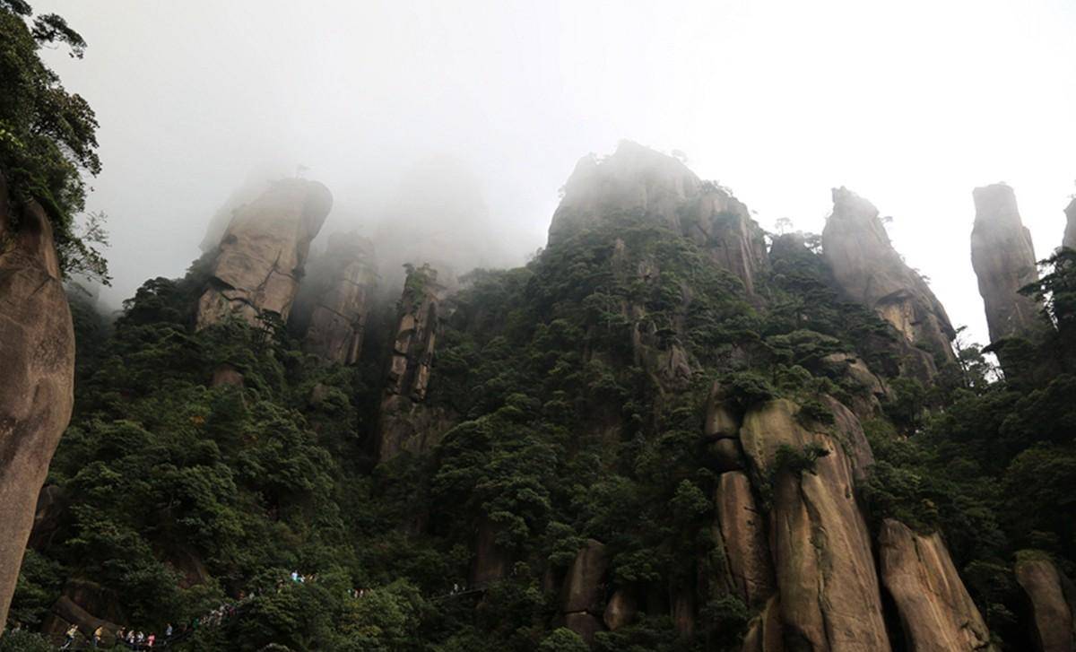 三清山：奇峰怪石、古树名花、流泉飞瀑、云海雾涛