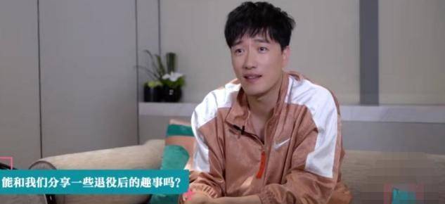 刘翔罕晒术后疤痕，长达5厘米伤疤触目惊心，网友：太心疼了