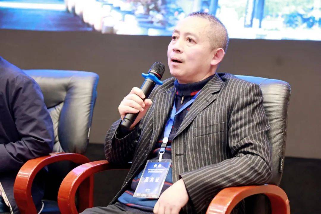 △ 周劲松四川省葡萄酒与果酒行业协会执行会长、成都葡萄酒协会秘书长周