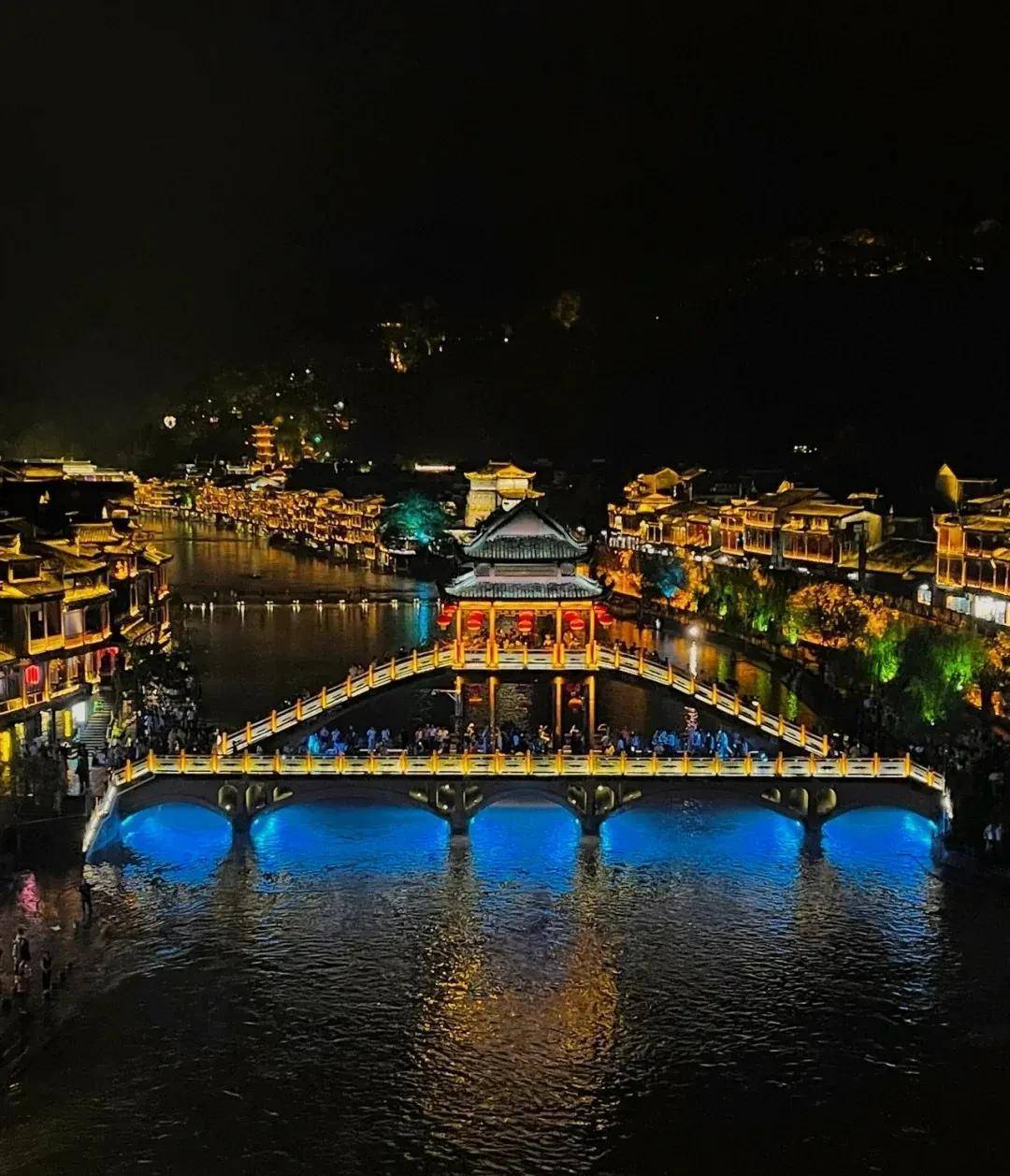 湖南-凤凰古城，魅力湘西，夜景YYDS，保举晚上玩耍！旅游走起！