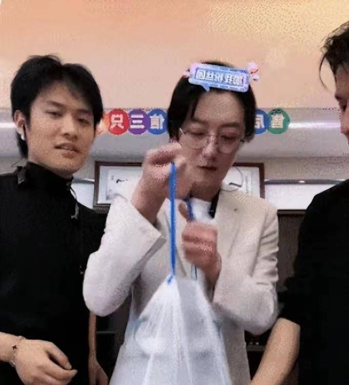 ����쭡�����ҡǮ��������ǲ���̽�����ӣ�����һ���Ѿ� ...