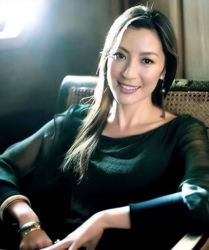 杨紫琼：60岁成为国际影后，法拉利总裁求婚十次，至今未婚