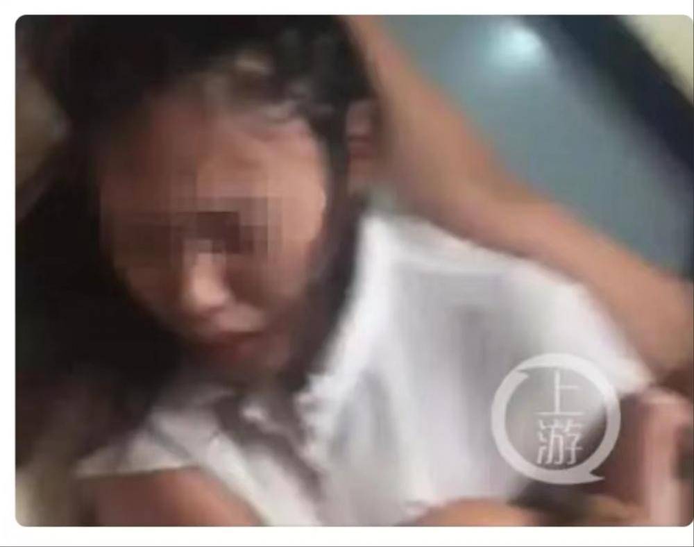 21岁女孩遭遇隐瞒婚史男友，被原配等人殴打拍视频后坠楼身亡