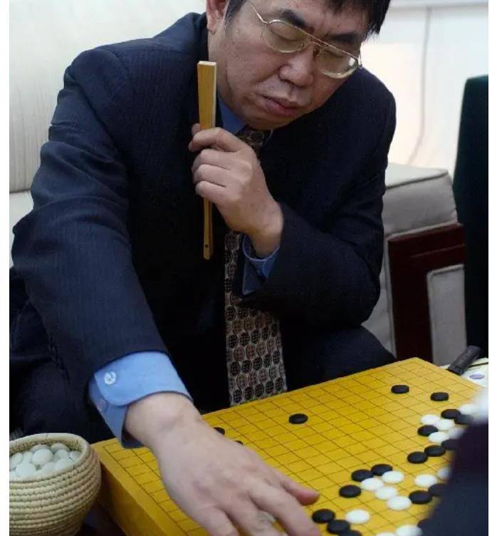 患病前的棋圣聂卫平：一天3包烟，喝白酒加冰块，因委靡得嗜睡症