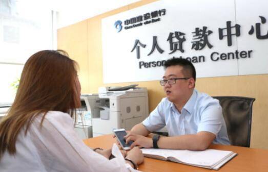 水平来看，如果大家不借助银行贷款的帮助，就很难顺利实现购房的目标。另一方面个人消费贷款的增加也向我们