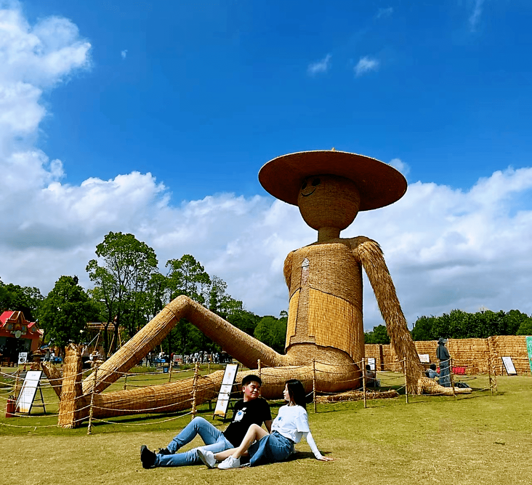 超震撼！济宁迎来花海旅游季·巨型稻草人王国，4月1日起迎客！送门票啦！