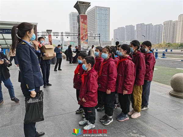 徐州市汉桥小学“红领巾·行走课堂”铁路平安常识宣讲研学游活动