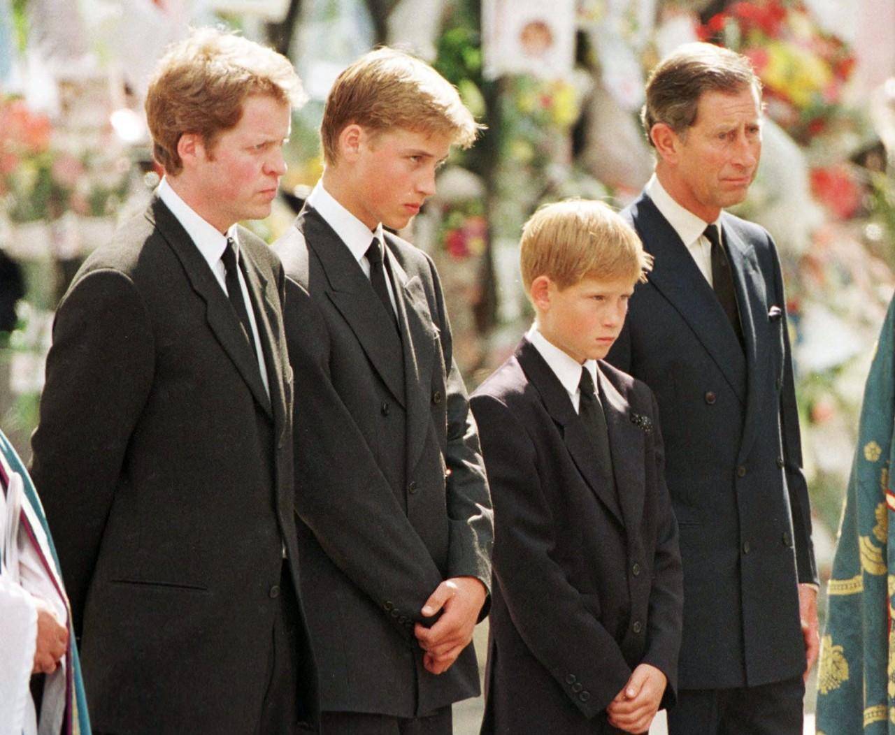 ֱ�������������ֳ���ͼ3Ӣ��Ů����¶Ц�ݣ�ͼ9�������� ...