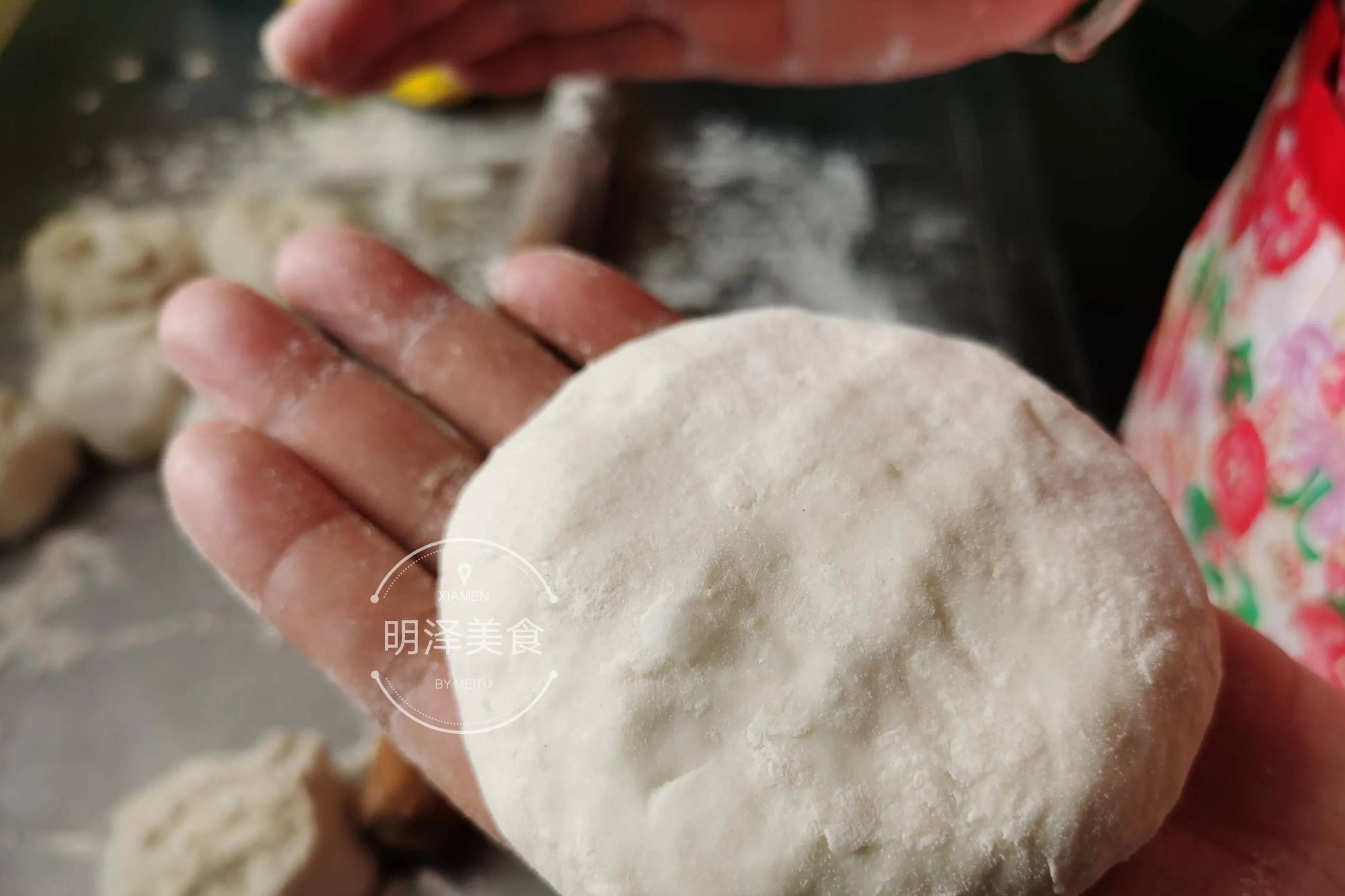 馋了良久的“雪菜大饼”，今天末于吃到了，仍是当初阿谁味儿