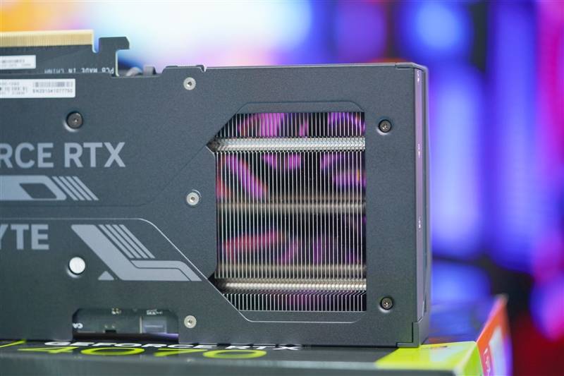 200W就有RTX 3080实力！技嘉RTX 4070风魔OC显卡评测：烤机更高67℃