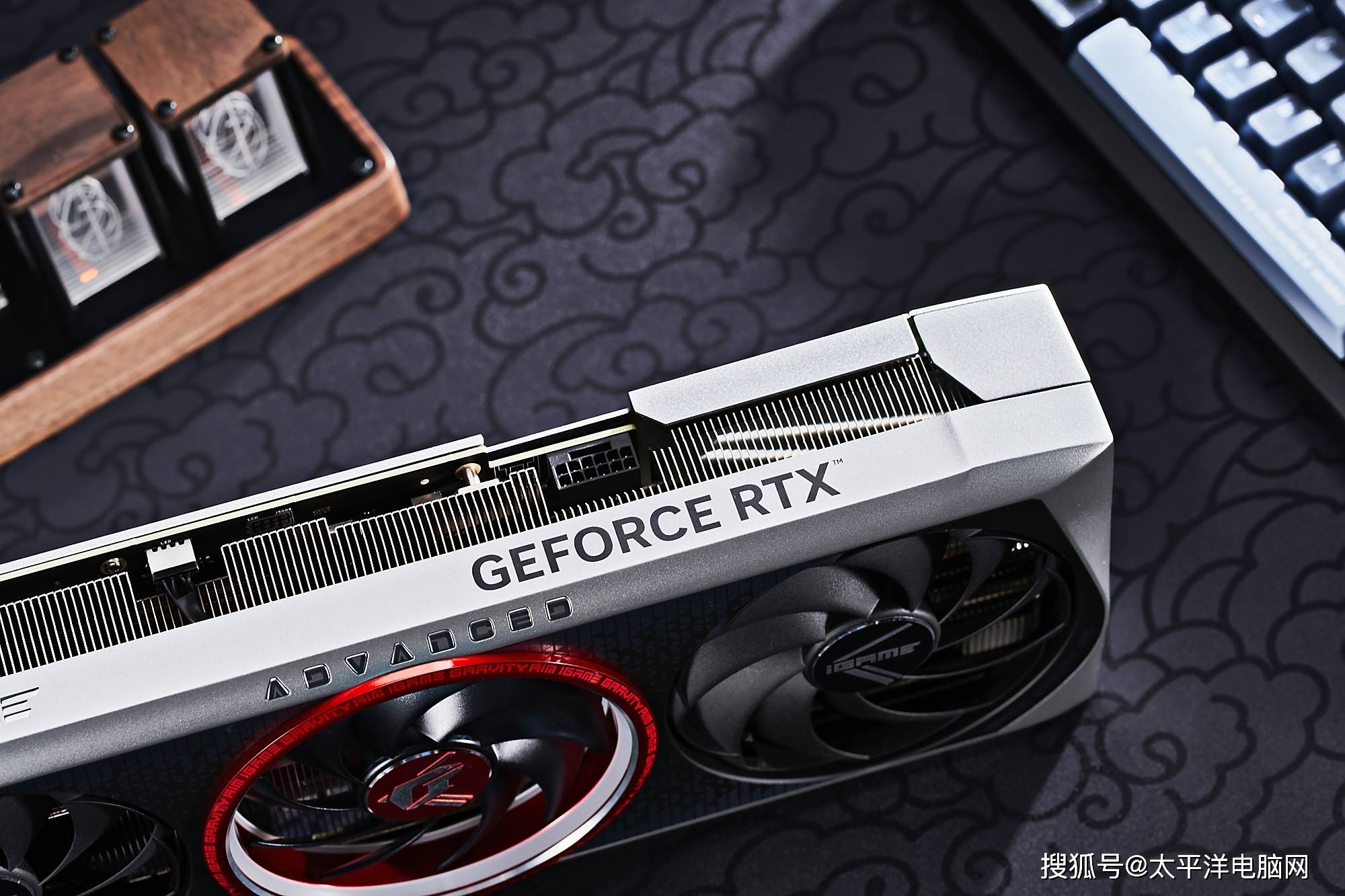 那一圈红色，展示旗舰之美—iGame RTX4070图赏