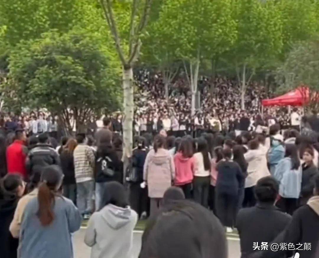 刘畊宏回应两万学生苦等却被鸽，并不知道有行程，究竟谁在说慌.