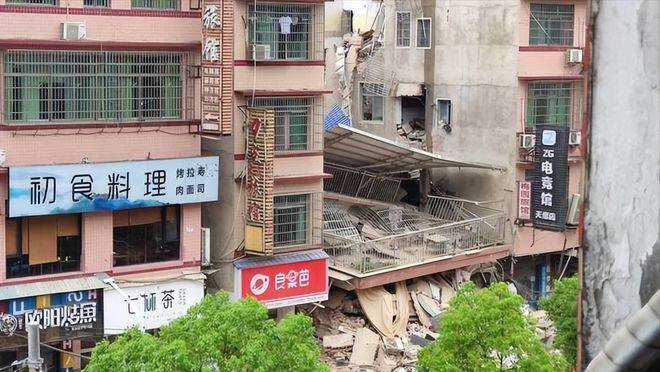 长沙塌楼事故调查报告公布：系违规加高导致，遇难者含44名大学生