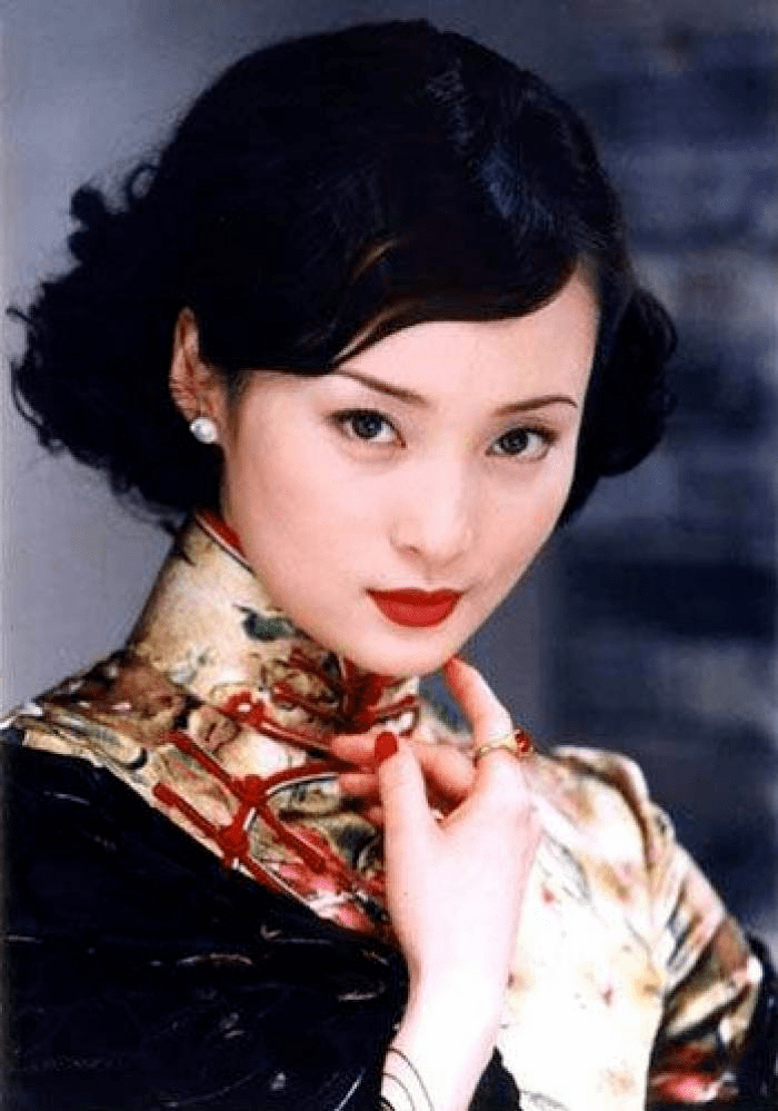 演艺圈的8位旗袍女神，个个妩媚惊艳，有人一部电影换了27套旗袍