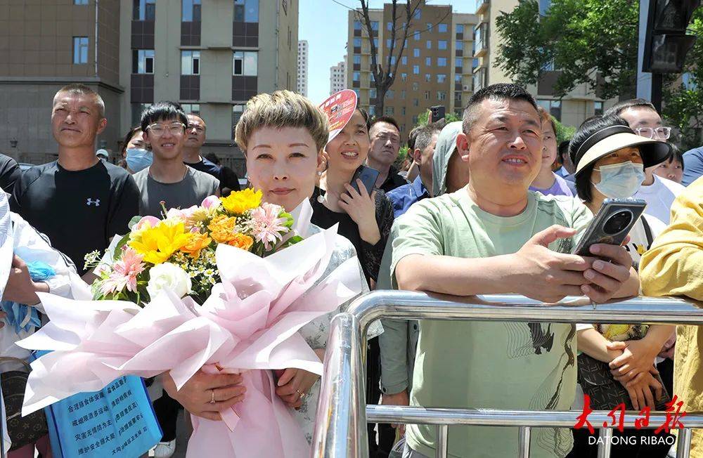 记者直击 → 高考首日