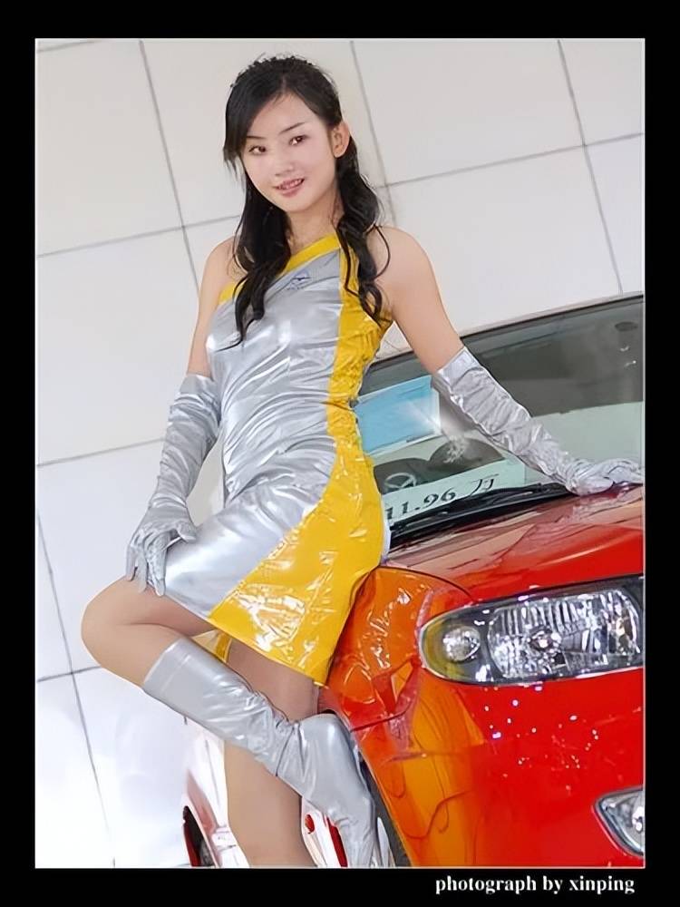 bat365官网登录中国车展五大最惊艳美女模特！她们魔鬼身材火辣(图4)