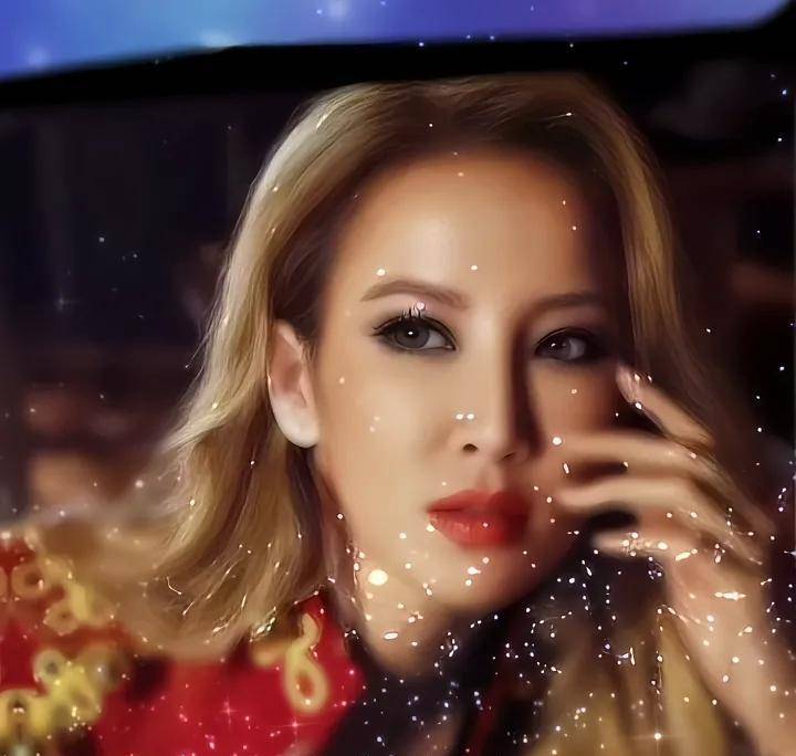 原创
            李玟说她妈妈是北京大学学外科，长得漂亮还是校花。可想而知，那个年代的女大