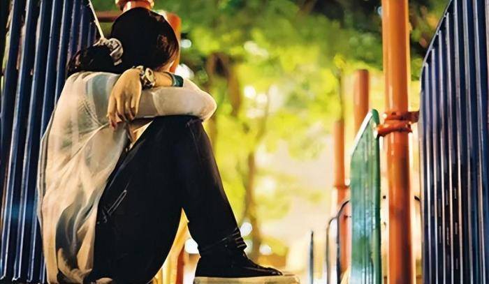 原创
            失恋美女深夜去KTV发泄，找男模陪酒，醒后崩溃回顾：3天没睡觉丨空降约会