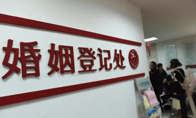 七夕民政局直播领证，仅12对新人敢露面，700万网友：这操作亮了