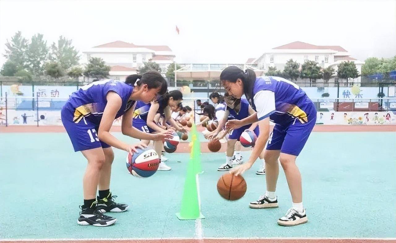 原创“CBA指环王”苏伟：娶女子空姐，生3胎儿女双全，今退役开公司