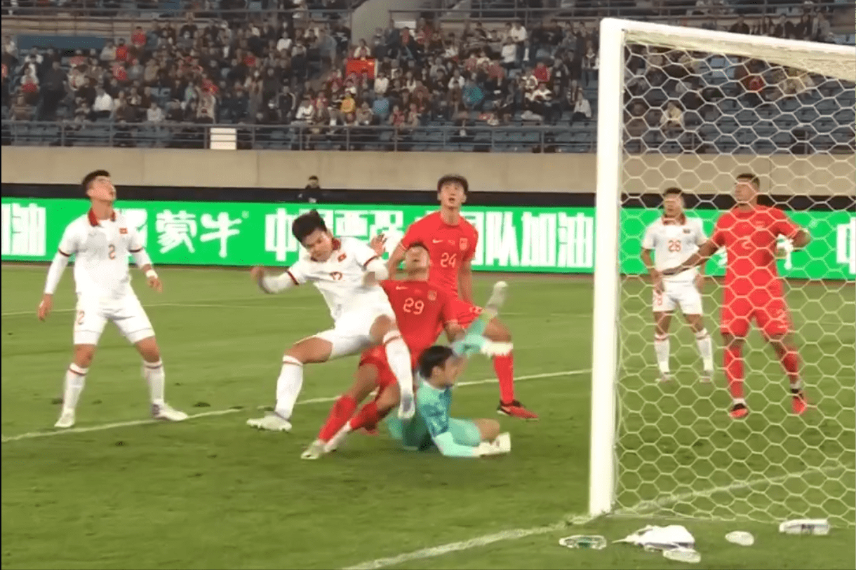 0-0！国足让越南踢成“巴萨”，老将谭龙成唯一亮点，复仇成空话