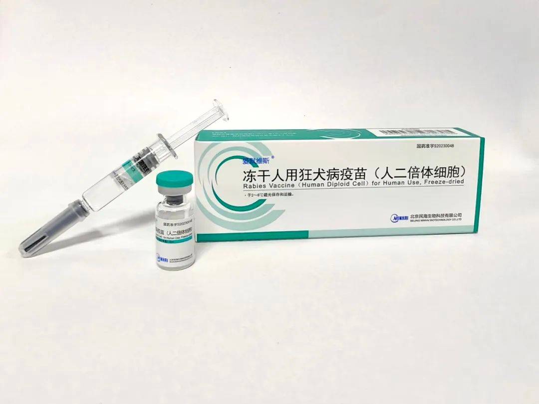男生用嘴帮女友吸伤口，不料悲剧了